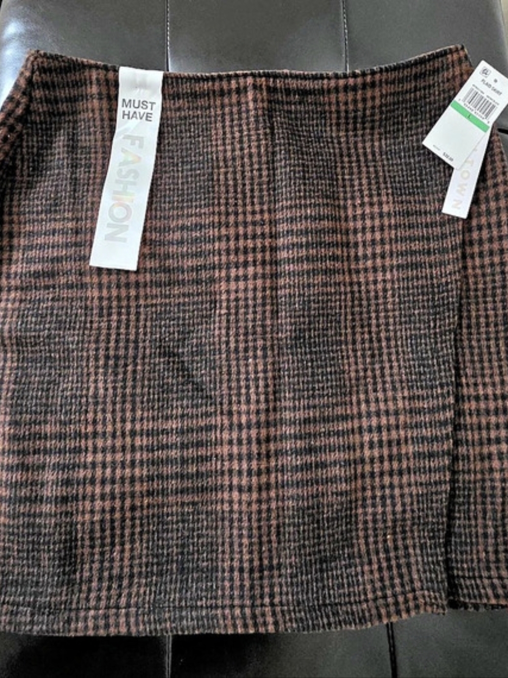 Tinseltown Plaid Skirt Plaid Mini Skirt in Brown & Black Size Large NWT